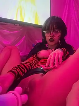 YourDevilGirl  online show from April 5, 2026, 11:17 am