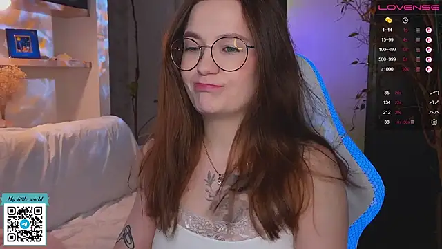 mia here online show from November 27, 2025, 2:56 am