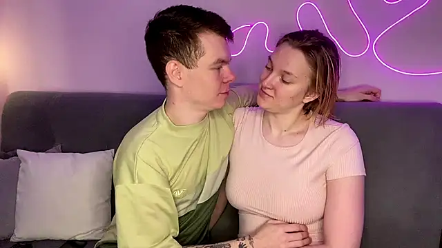 julielourens online show from November 30, 2025, 8:04 am