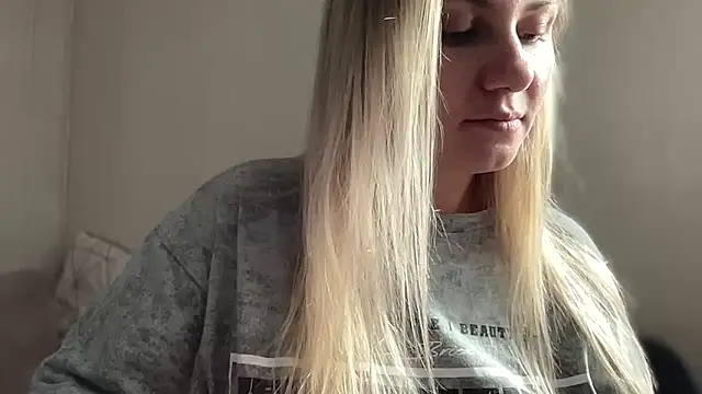 Snapshot of MonicaSweett chatting on October 7, 2025, 9:21 am MonicaSweett online show from October 7, 2025, 9:21 am