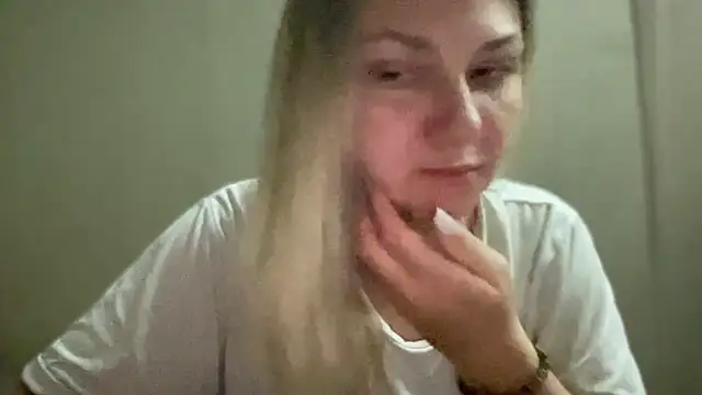 Snapshot of MonicaSweett chatting on October 13, 2025, 9:27 pm MonicaSweett online show from October 13, 2025, 9:27 pm