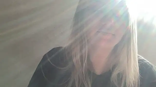 Snapshot of MonicaSweett chatting on October 2, 2025, 8:40 am MonicaSweett online show from October 2, 2025, 8:40 am