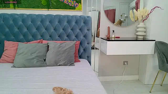 Snapshot of SiennaPierce chatting on October 13, 2025, 4:14 am SiennaPierce online show from October 13, 2025, 4:14 am