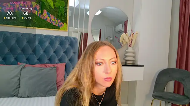 Snapshot of SiennaPierce chatting on May 14, 2026, 11:40 am SiennaPierce online show from May 14, 2026, 11:40 am