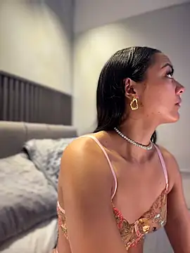 im-isabella online show from April 18, 2026, 3:36 pm