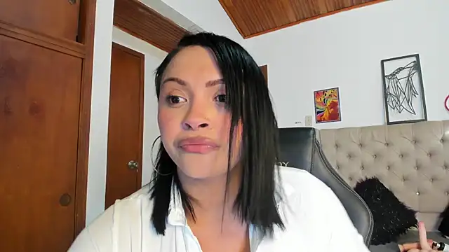 Snapshot of VeronicaBrun chatting on September 16, 2025, 9:16 pm VeronicaBrun online show from September 16, 2025, 9:16 pm
