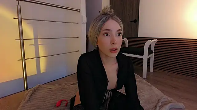 Lili Cherry online show from February 18, 2026, 11:01 pm