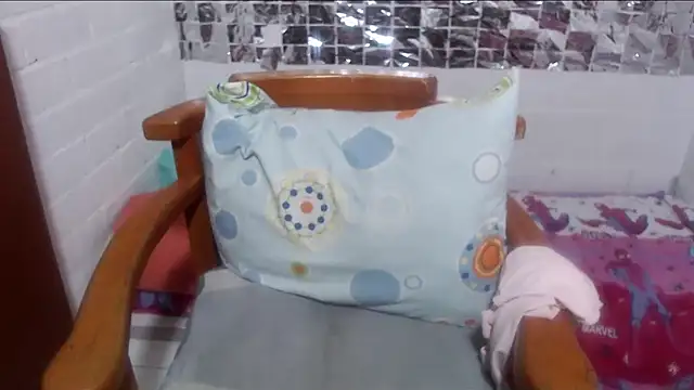 Snapshot of rose-crystal chatting on December 15, 2025, 1:17 pm rose-crystal online show from December 15, 2025, 1:17 pm