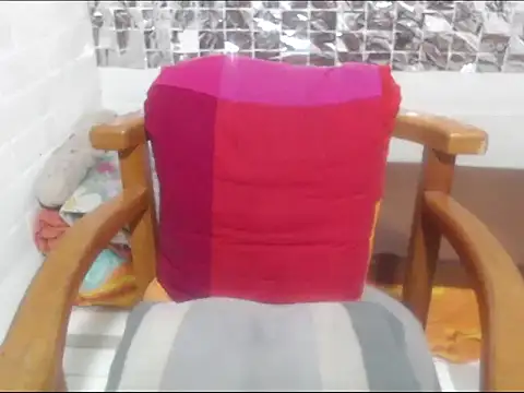 rose-crystal online show from February 21, 2026, 12:45 am