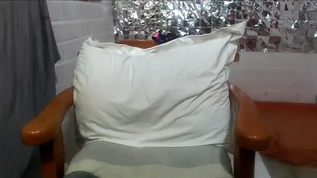 Snapshot of rose-crystal chatting on November 2, 2025, 9:31 pm rose-crystal online show from November 2, 2025, 9:31 pm