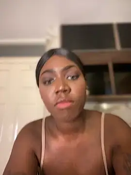 Snapshot of Alexia_24 chatting on October 27, 2025, 12:44 am Alexia 24 online show from October 27, 2025, 12:44 am