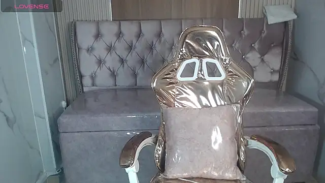 Snapshot of madelen_b chatting on November 15, 2025, 8:24 pm madelen b online show from November 15, 2025, 8:24 pm