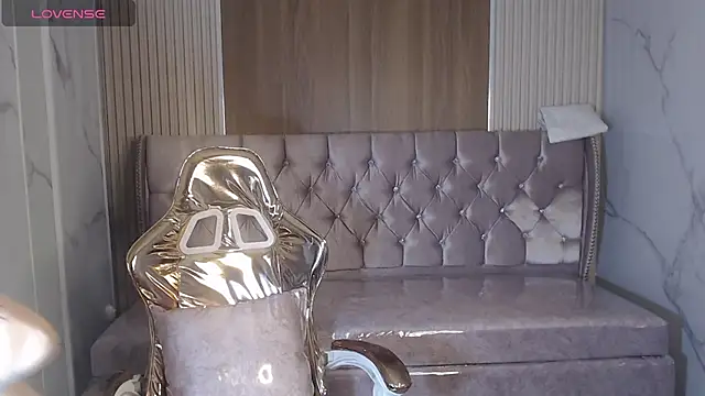 Snapshot of madelen_b chatting on November 14, 2025, 8:01 pm madelen b online show from November 14, 2025, 8:01 pm