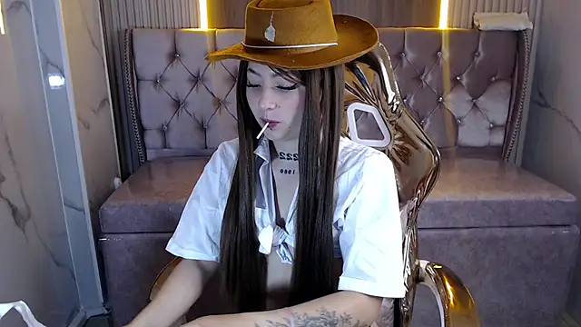 Snapshot of madelen_b chatting on October 26, 2025, 8:20 pm madelen b online show from October 26, 2025, 8:20 pm