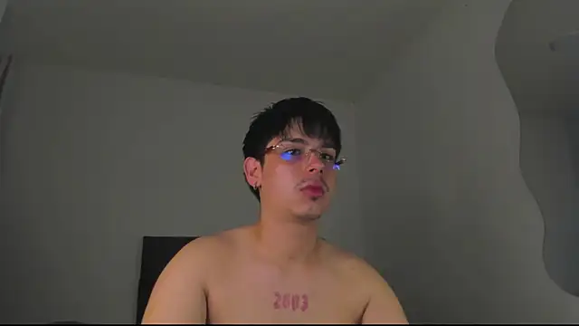 Snapshot of Maximo_Miller chatting on October 26, 2025, 7:20 am Maximo Miller online show from October 26, 2025, 7:20 am