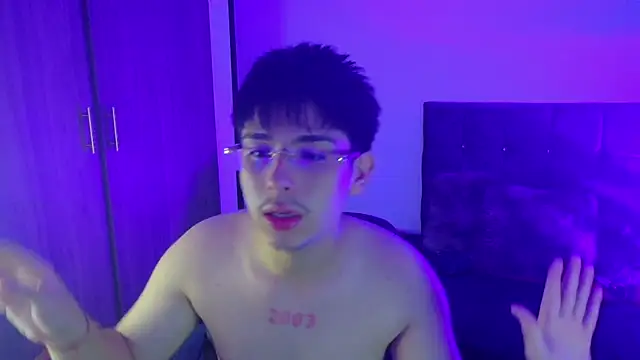 Snapshot of Maximo_Miller chatting on September 22, 2025, 3:01 am Maximo Miller online show from September 22, 2025, 3:01 am