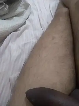 GuilhermeYuree online show from September 28, 2025, 7:59 am