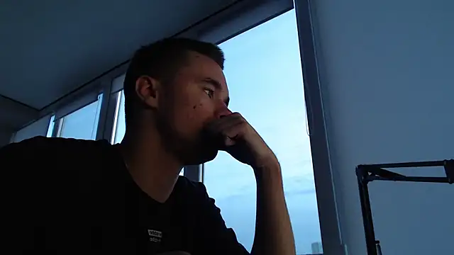 Snapshot of FreddyBredi chatting on October 9, 2025, 1:33 pm FreddyBredi online show from October 9, 2025, 1:33 pm