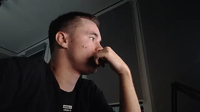 Snapshot of FreddyBredi chatting on October 30, 2025, 2:47 pm FreddyBredi online show from October 30, 2025, 2:47 pm