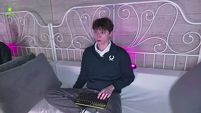 AnthonyHall online show from November 8, 2025, 4:16 am