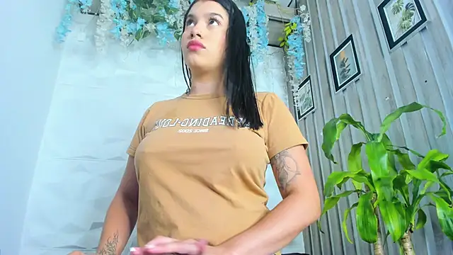 Snapshot of zarahcoxx chatting on October 9, 2025, 4:35 am zarahcoxx online show from October 9, 2025, 4:35 am