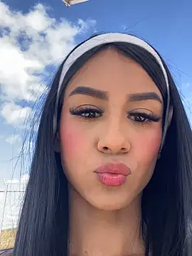 Juliana Xander online show from December 1, 2025, 2:18 pm