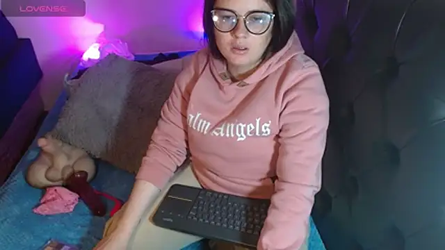 Snapshot of KrystalAdams chatting on October 7, 2025, 1:12 pm KrystalAdams online show from October 7, 2025, 1:12 pm