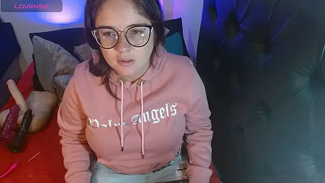 Snapshot of KrystalAdams chatting on September 22, 2025, 1:28 pm KrystalAdams online show from September 22, 2025, 1:28 pm