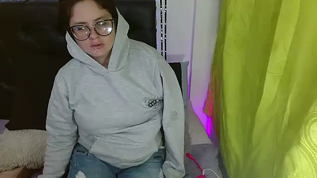 Snapshot of KrystalAdams chatting on October 13, 2025, 9:44 am KrystalAdams online show from October 13, 2025, 9:44 am