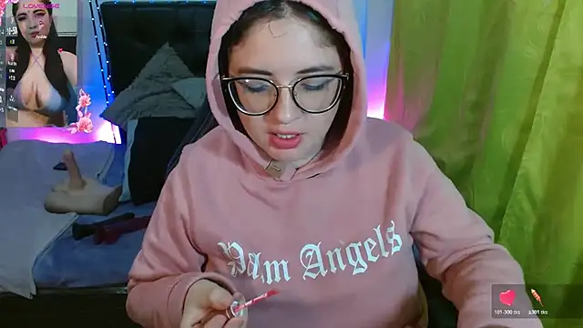 Snapshot of KrystalAdams chatting on November 5, 2025, 1:03 pm KrystalAdams online show from November 5, 2025, 1:03 pm