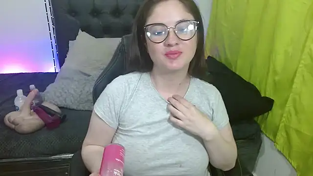 Snapshot of KrystalAdams chatting on October 20, 2025, 2:39 pm KrystalAdams online show from October 20, 2025, 2:39 pm