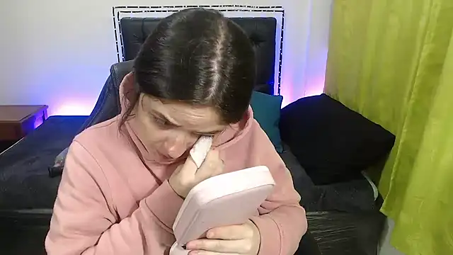 Snapshot of KrystalAdams chatting on October 29, 2025, 12:37 pm KrystalAdams online show from October 29, 2025, 12:37 pm