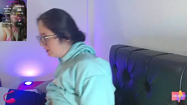 Snapshot of KrystalAdams chatting on September 27, 2025, 5:08 pm KrystalAdams online show from September 27, 2025, 5:08 pm