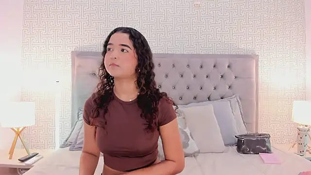 Evaa Lunna  online show from March 16, 2026, 8:11 pm