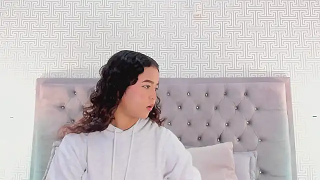 Evaa Lunna  online show from March 5, 2026, 8:16 pm