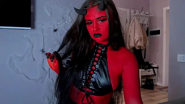 Snapshot of AlexaButttler chatting on October 31, 2025, 9:43 pm AlexaButttler online show from October 31, 2025, 9:43 pm