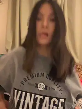 Ninazhang online show from December 2, 2025, 1:13 pm