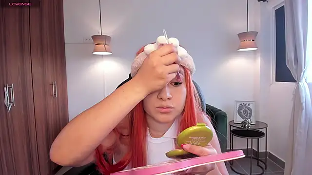 DANDARA THOM online show from September 18, 2025, 7:17 pm