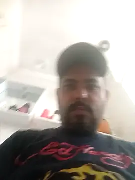 jfgustavo001 online show from January 7, 2026, 3:28 pm