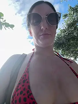 Snapshot of sweetsirenn chatting on November 3, 2025, 2:31 pm sweetsirenn online show from November 3, 2025, 2:31 pm