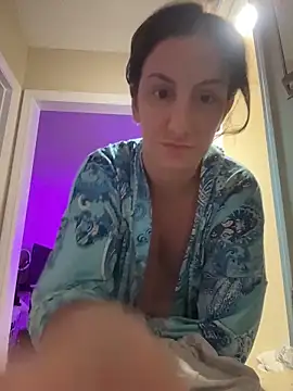 sweetsirenn online show from May 16, 2026, 2:43 am