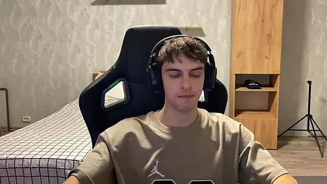 elliot scott online show from September 20, 2025, 1:27 pm