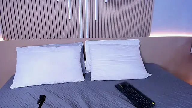 Camile cute online show from February 13, 2026, 6:19 pm