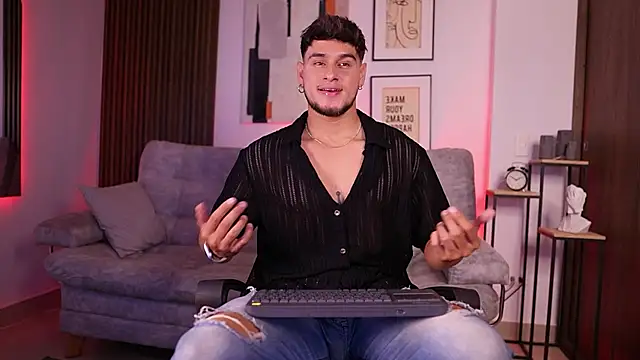 Snapshot of DaviesBrown chatting on September 20, 2025, 9:42 pm DaviesBrown online show from September 20, 2025, 9:42 pm