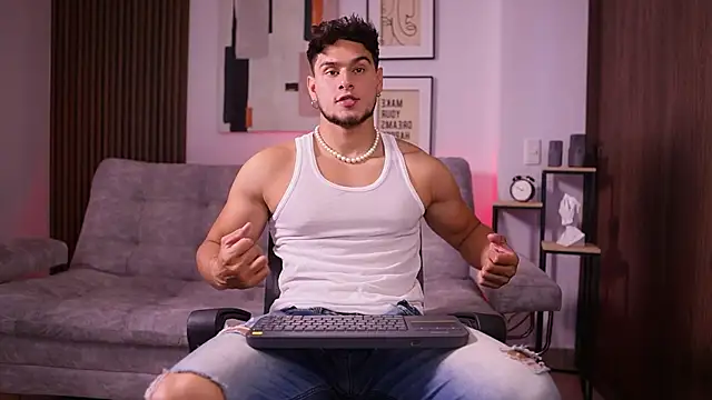 Snapshot of DaviesBrown chatting on October 28, 2025, 8:41 pm DaviesBrown online show from October 28, 2025, 8:41 pm