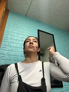 SALOME KORLAND online show from November 24, 2025, 1:11 pm