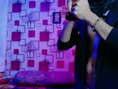 ChiseledCharm online show from December 3, 2025, 7:13 pm