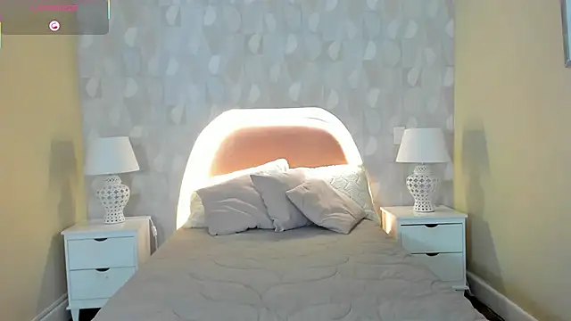 Snapshot of isabella_milf_ chatting on October 29, 2025, 7:13 pm isabella milf online show from October 29, 2025, 7:13 pm