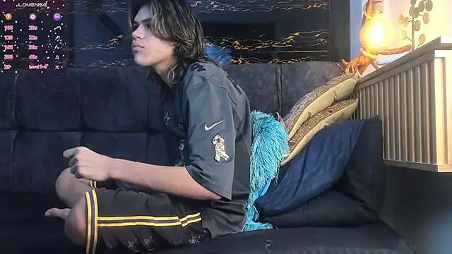 Diamond twink online show from November 26, 2025, 4:01 am