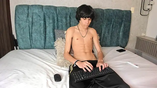 Snapshot of Diamond_twink chatting on June 9, 2026, 3:57 pm Diamond twink online show from June 9, 2026, 3:57 pm